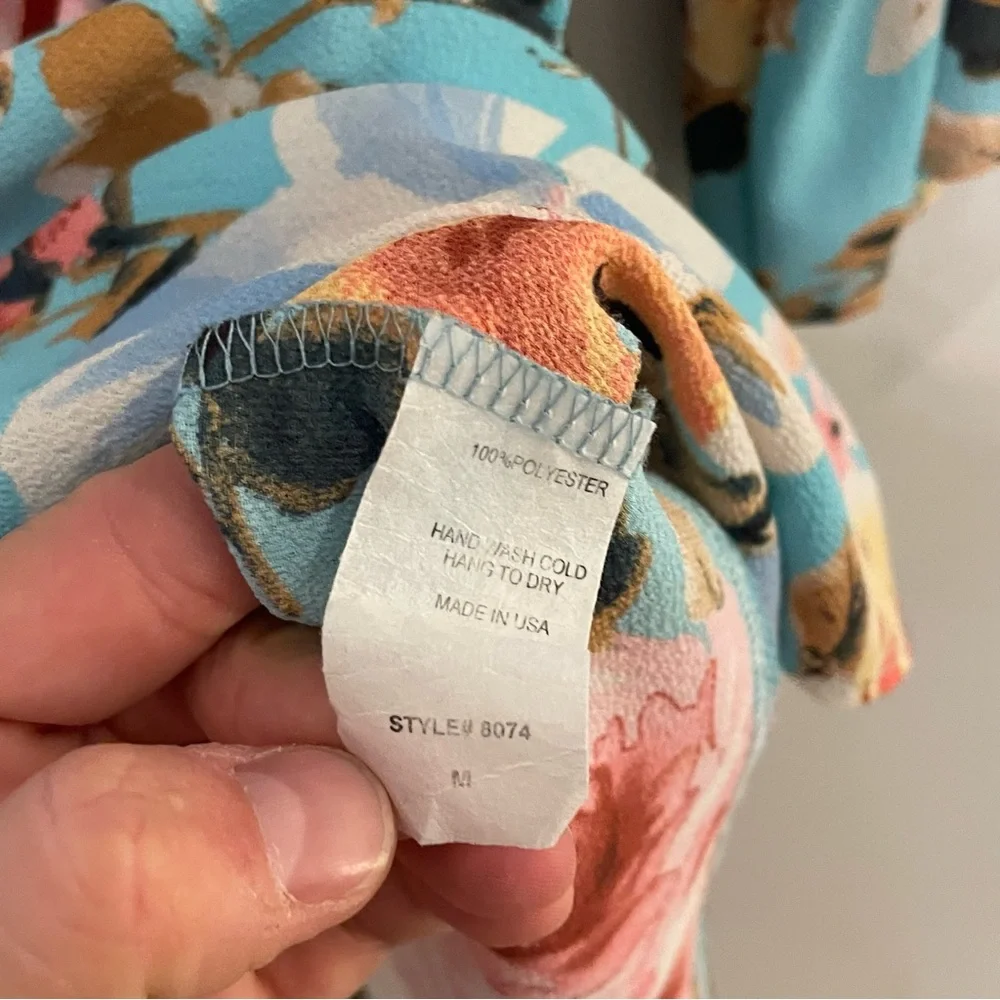 5/$25 COOL MELON Floral Boho Flowy Crepe Blouse Medium - Picture 7 of 7